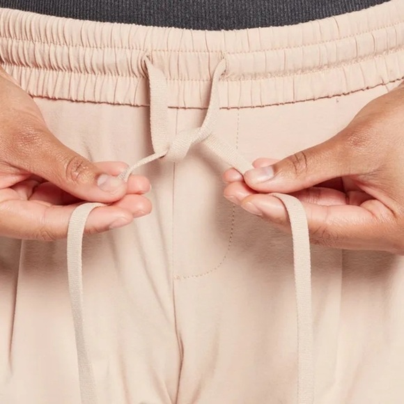 CALIA Women's Double Layer Hem Pleated Shorts in Sandstone Gray, Khaki, Size XXS - Picture 4 of 9